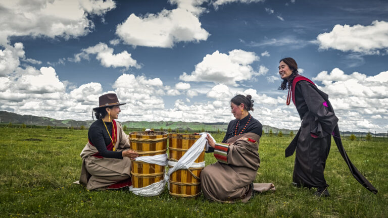 Weisang Praying Festival - Ama and two daughters